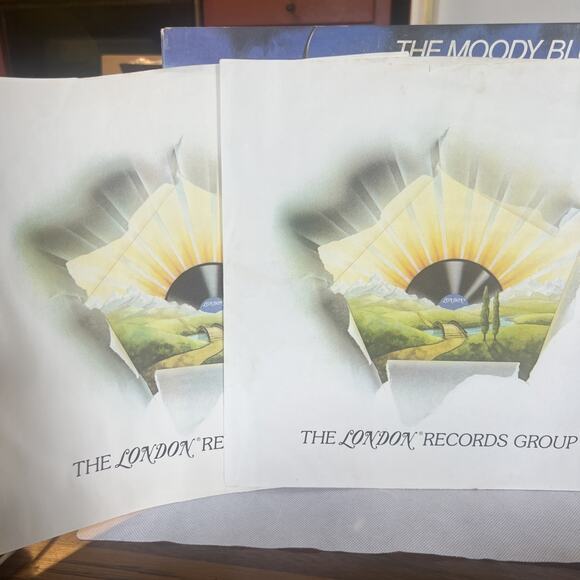 THE MOODY BLUES Caught Live+5 2LP London 1977 STERLING VG++ ULTRASONIC CLEAN! - Picture 10 of 12